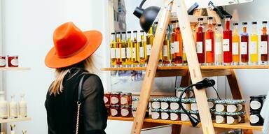 Große Auswahl am Kunst und Designmarkt