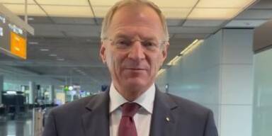 LH Thomas Stelzer am Flughafen 