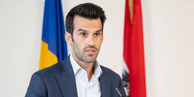 FPÖ-Landbauer: "Ausländerbanden spazieren grinsend aus Gerichtssaal"