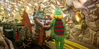 Warten aufs Christkind in der Grottenbahn