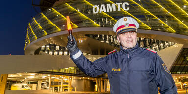 Keine Strafzettel: ÖAMTC ersetzt defekte Glühbirnen bei Polizeikontrolle