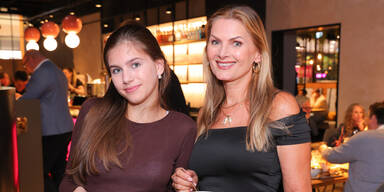 Kopie von Martina Kaiser mit Tochter Kiana copyright_ROBIN CONSULT_Fellner-3321.jpg