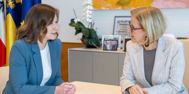 Mikl-Leitner & Ministerin Bauer preschen vor: Europaweites Hassprediger-Register gefordert