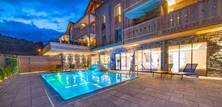 MountainLouis-pool.jpg