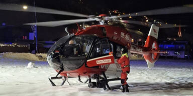 24-Jähriger mit Kopfverletzungen halbnackt vor Hotel-Garage entdeckt