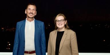 Neuer Oberwirt-Pächter auf der Terrasse mit Blick über Linz 
