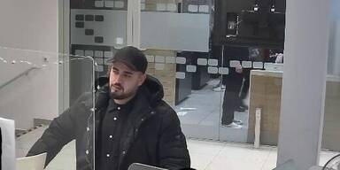 Von Angestelltem entlarvt: Dreister Bank-Betrüger gesucht