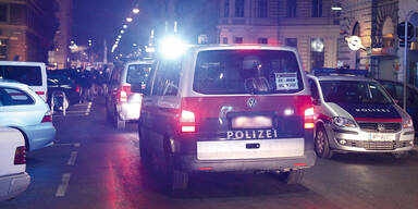 Mann mit Bauchstich auf offener Straße aufgefunden