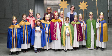 Sternsinger auf Besuch bei Landeshauptfrau Johanna Mikl-Leitner im NÖ Landhaus 