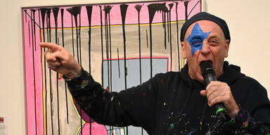 "Nicht woke": Alf Poier teilt bei Vernissage gegen Cancel Culture aus
