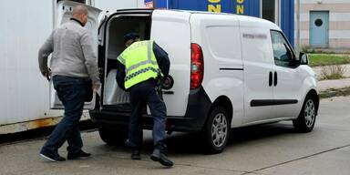 Polizei stoppt rollendes Puff mit diesem Defekt 