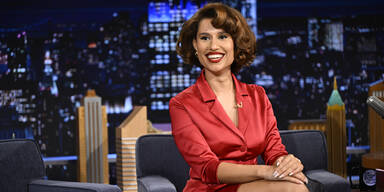 Pop-Wunder: Raye stürmt mit 5 Monaten Verspätung auf Platz 1