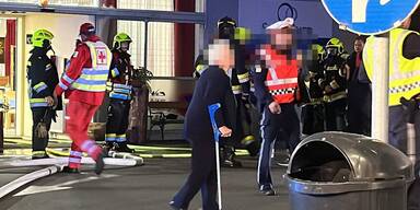 Brand in Seniorenheim in Krems: Rettung mit Rollator, Krücken und auf Tragetüchern