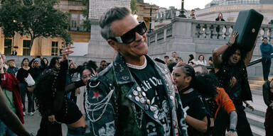 Robbie WIlliams 2025.jpg
