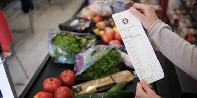Immer mehr Studenten müssen im Sozialmarkt einkaufen