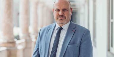 Wartezeit-Verdoppelung: 87 Wochen Wartezeit auf Knie-OP