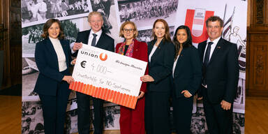Sportunion-Adventempfang mit Scheckübergabe durch die Landeshauptfrau