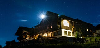 Sattleggers Alpendorf - Emberger Alm Nacht