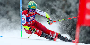 Julia Scheib nach 1. Lauf noch auf Kristallkugel-Kurs
