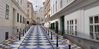 Streit um bunte Straßenbemalung in der Schmidgasse