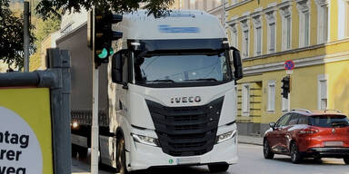 Schwerverkehr in Rudolfstraße 