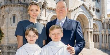 Photoshop-Fail? Seltsames Familienfoto von Charlène und Albert mit den Kindern