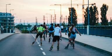 Rollende Nachtschwärmer in Wiener Neustadt