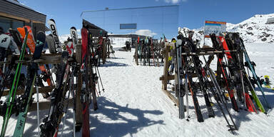 10.000 Euro Schaden: Passanten stoppten dreiste Skidiebe