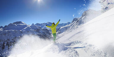Snowboarder in Lech