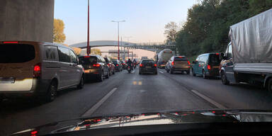 Nur einer Spur auf der A23 - Stau-Alarm am Wochenende