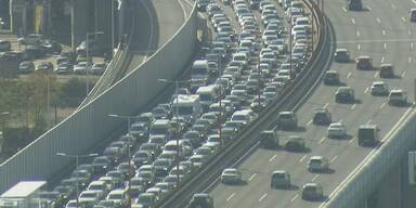 Spurensperren am Wochenende - A23 wird zur Staufalle