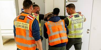 Abschiebung per Charter - 5 Nigerianer flogen aus Österreich