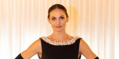 Opernball: Ex-Miss-Austria Tanja Duhovich strahlt in Moondress-Robe