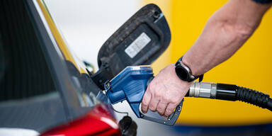 Durch hohe Spritpreise weniger Osterreiseverkehr erwartet 