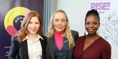 First Lady Doris Schmidauer singt mit Christina Stürmer in der Staatsoper