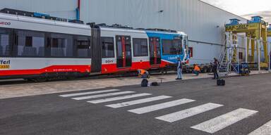 TramTrain kommt per Schiene und Schiff