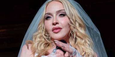 Madonna als provokante Braut für Dolce & Gabbana