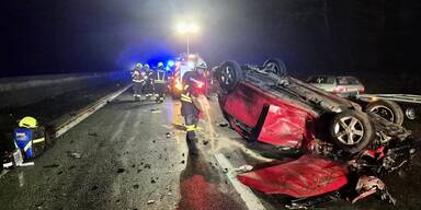 2 Verletzte nach Unfall auf der A1 bei St. Valentin - Trümmerfeld auf der Westautobahn