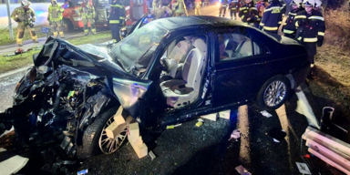 Pkw-Lenkerin (54) stirbt bei Frontal-Crash