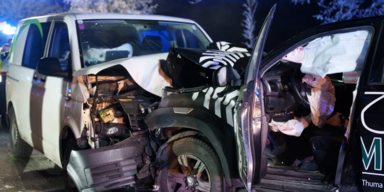 Frontal-Crash auf Landstraße: Zwei Schwerverletzte