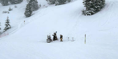 Kopfüber im Tiefschnee: Skiurlauber (52) musste reanimiert werden