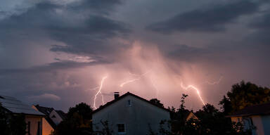 Unwetter-Risiko: DANN ist wieder mit Donner und Blitz zu rechnen