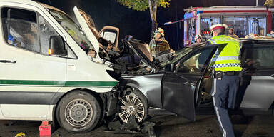 Frontal-Crash: BMW krachte in Kleintransporter