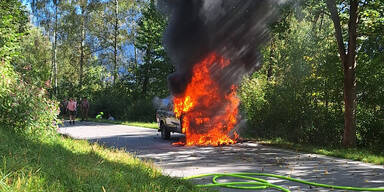 Unter PKW eingeklemmt: Biker (30) entgeht Feuertod