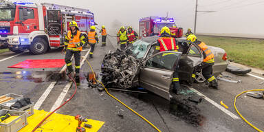 Teenager (19) stirbt bei Frontal-Crash mit Mercedes