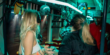 Zwei Bims werden am 28. März zur rollenden Disco