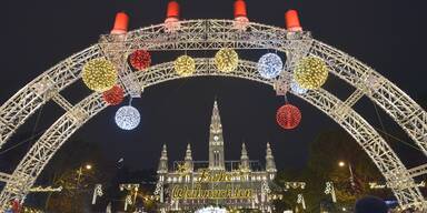 Weihnachtsmarkt Rathaus.jpg
