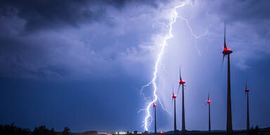 Schauer und Gewitter sorgen für Wetter-Sturz im Land