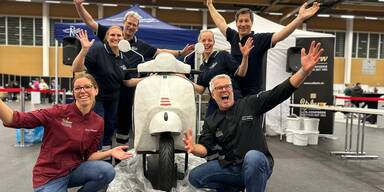 Süßer Weltrekord für den guten Zweck: Kuchen-Vespa unterstützt Rollende Engel