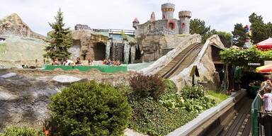 Schock im Prater: "Zwergerlbahn" entgleist